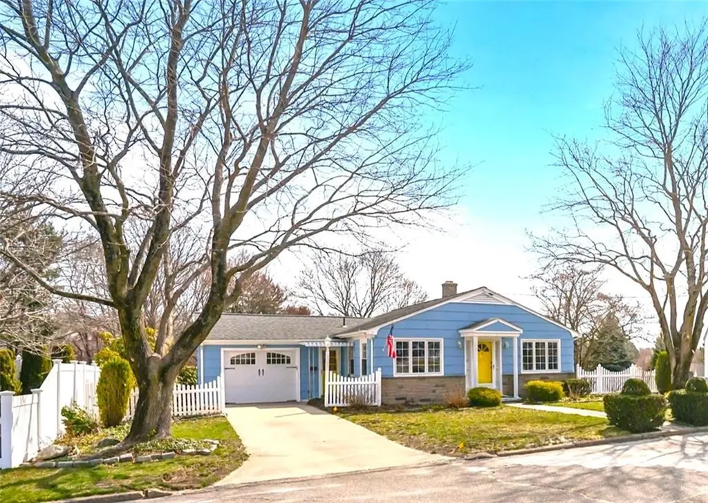 4 Meadowcrest Drive Cumberland RI 02864