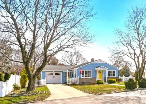 4 Meadowcrest Drive Cumberland RI 02864