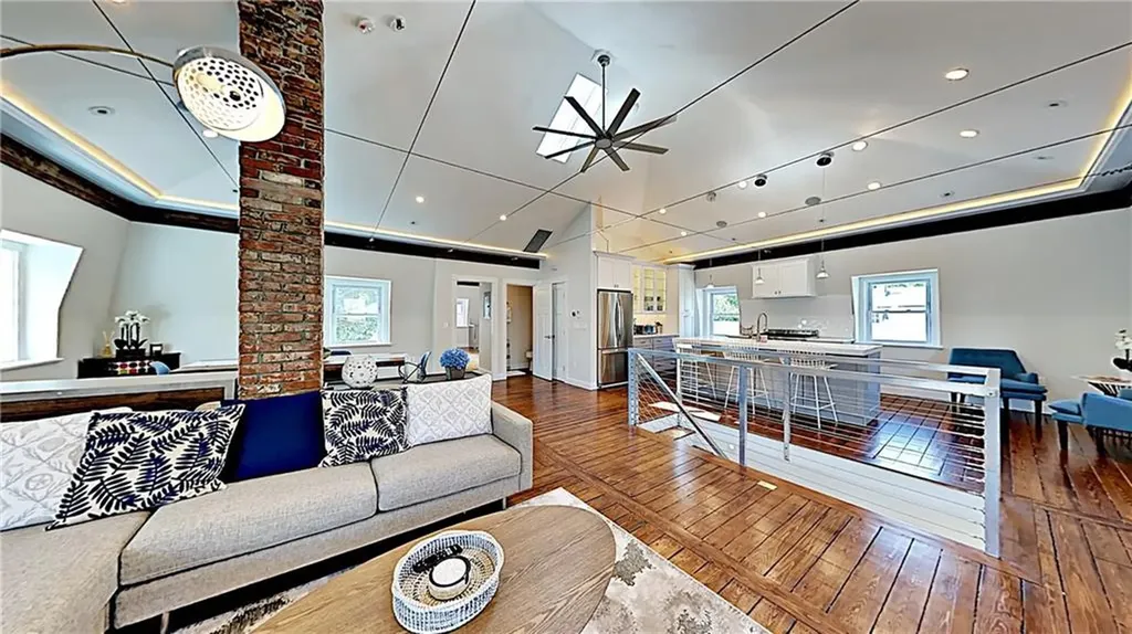 21 School Street Newport RI 02840