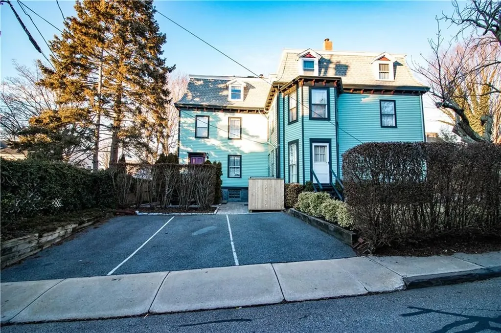 21 School Street Newport RI 02840