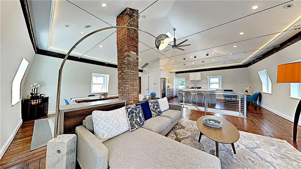 21 School Street Newport RI 02840