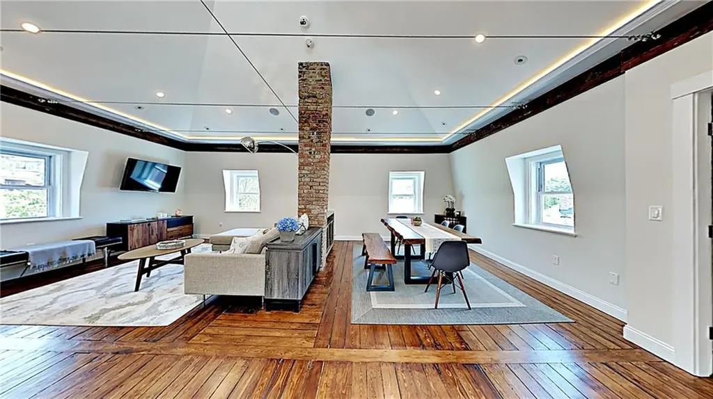 21 School Street Newport RI 02840