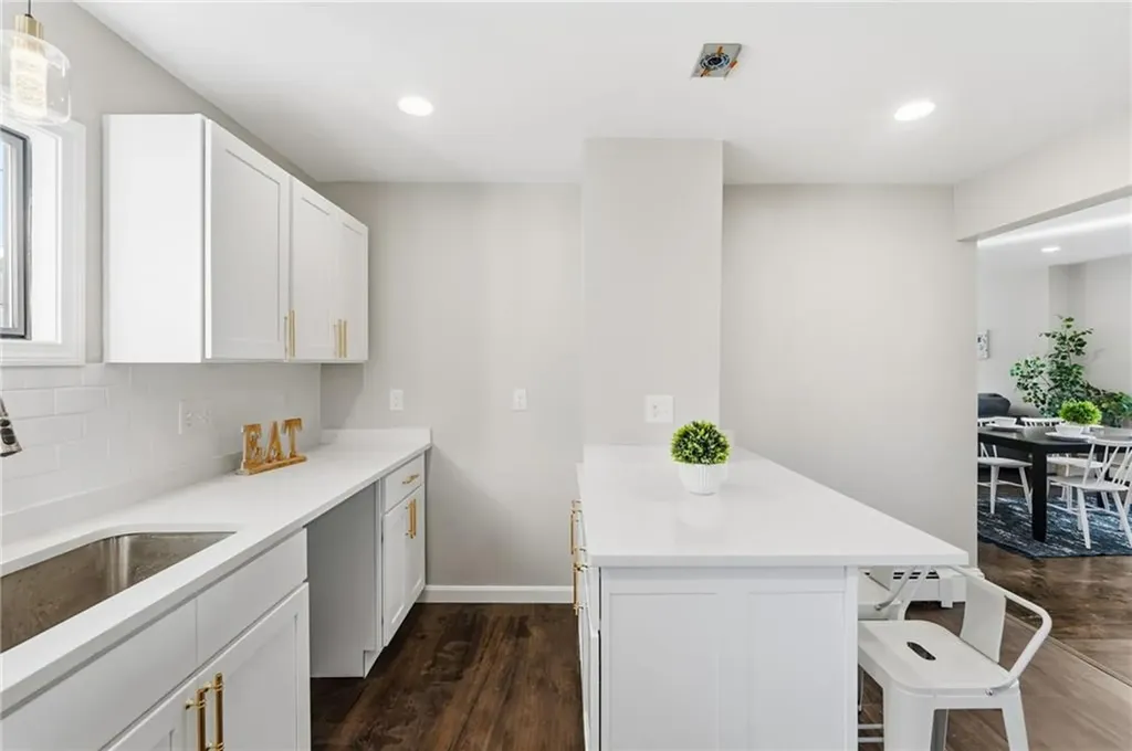 10 Woburn Street Cranston RI 02910