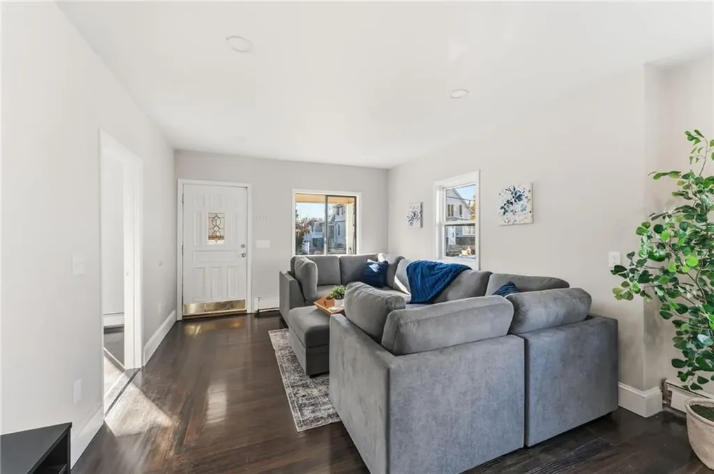 10 Woburn Street Cranston RI 02910