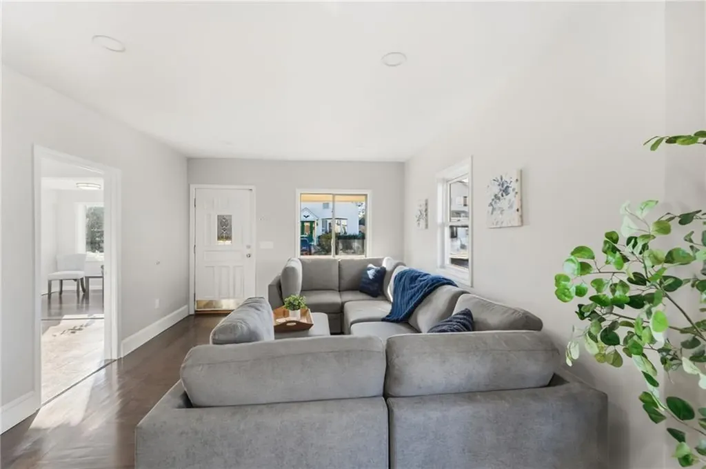 10 Woburn Street Cranston RI 02910