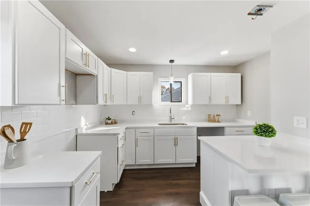 10 Woburn Street Cranston RI 02910