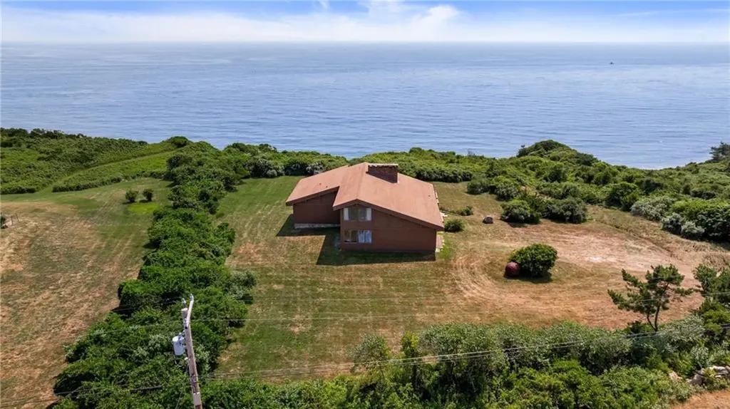 1035 Mohegan Trail Block Island RI 02807