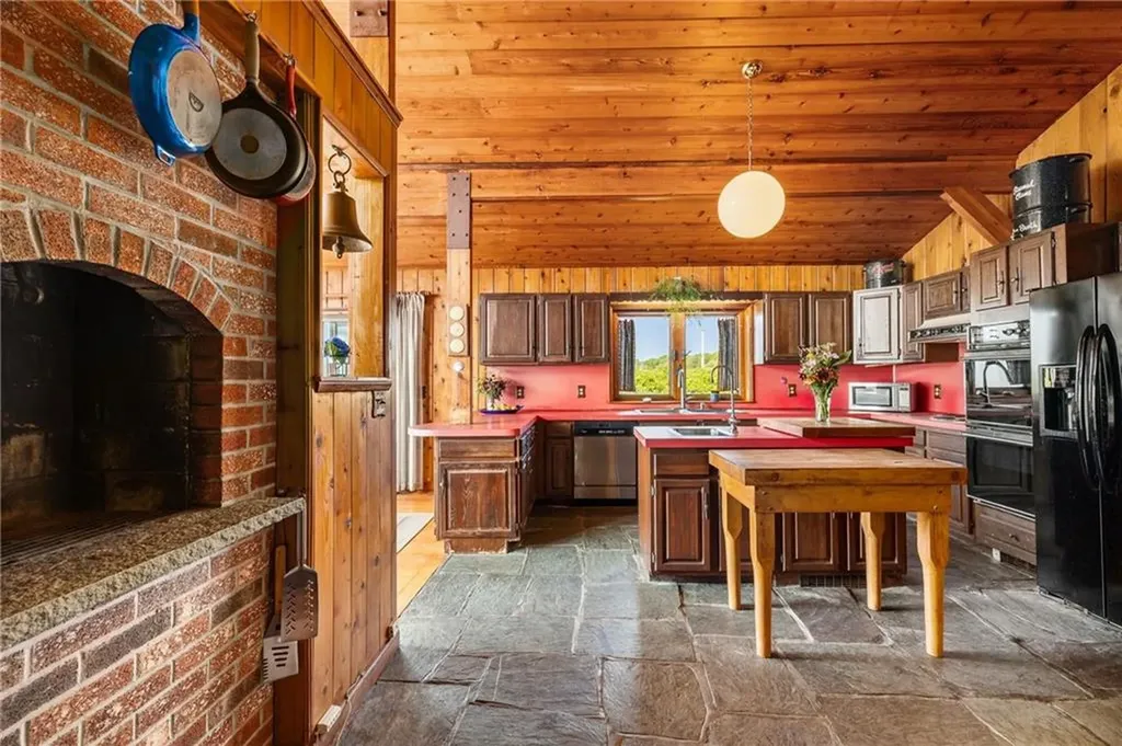 1035 Mohegan Trail Block Island RI 02807