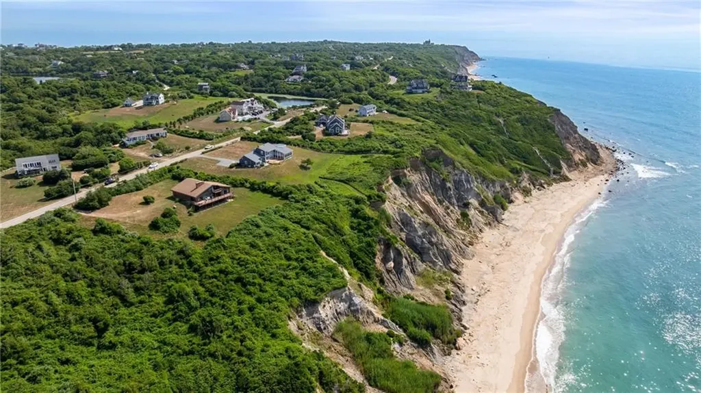 1035 Mohegan Trail Block Island RI 02807
