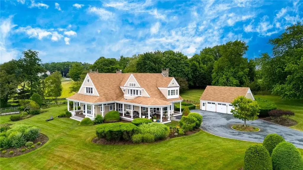 15 Courageous Circle Bristol RI 02809