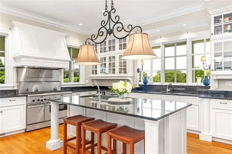 15 Courageous Circle Bristol RI 02809