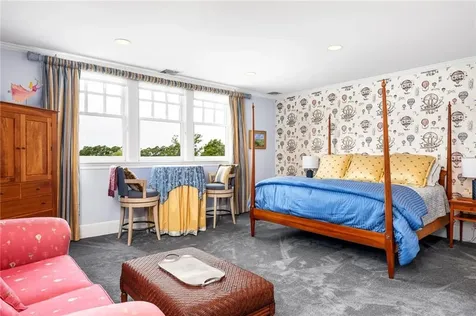 15 Courageous Circle Bristol RI 02809