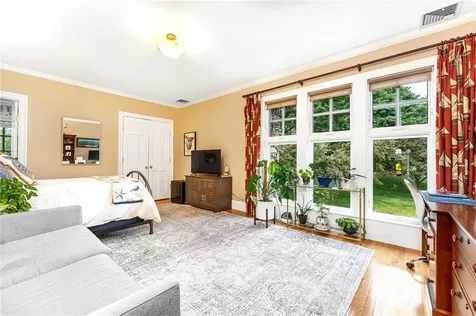 15 Courageous Circle Bristol RI 02809