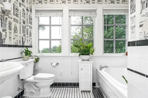 15 Courageous Circle Bristol RI 02809