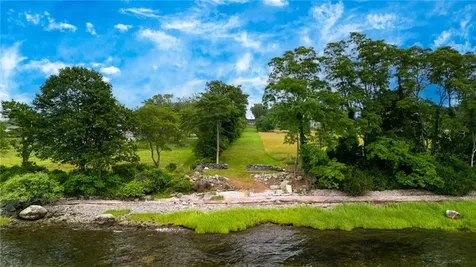 15 Courageous Circle Bristol RI 02809