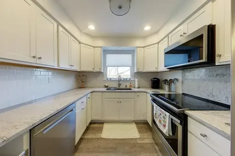 2 E Boulevard Middletown RI 02842