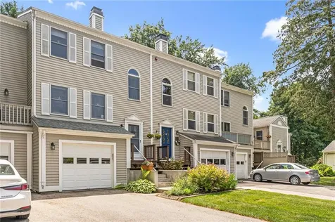 506 Clarks Row Bristol RI 02809