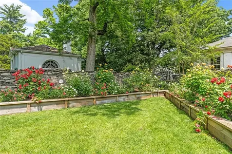 506 Clarks Row Bristol RI 02809