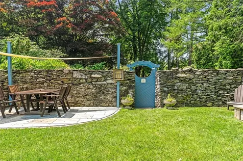 506 Clarks Row Bristol RI 02809