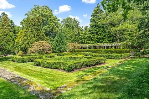 506 Clarks Row Bristol RI 02809