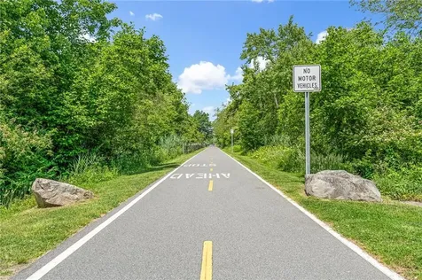 506 Clarks Row Bristol RI 02809