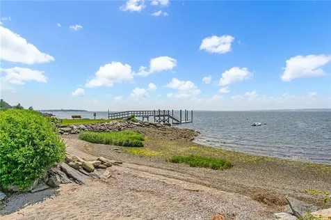 506 Clarks Row Bristol RI 02809