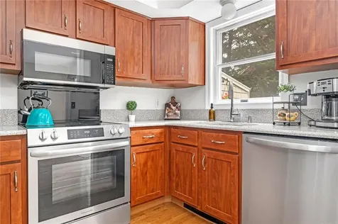 506 Clarks Row Bristol RI 02809