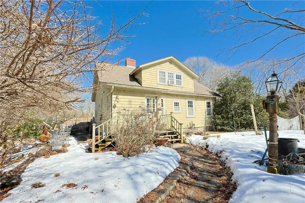 29 North Lake Drive Barrington RI 02806