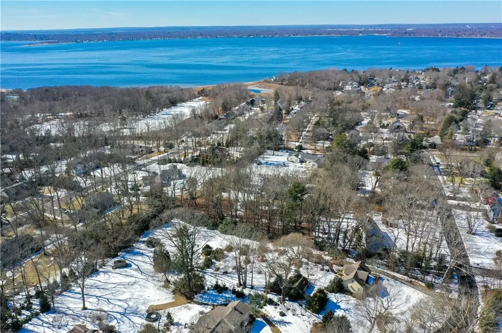 29 North Lake Drive Barrington RI 02806