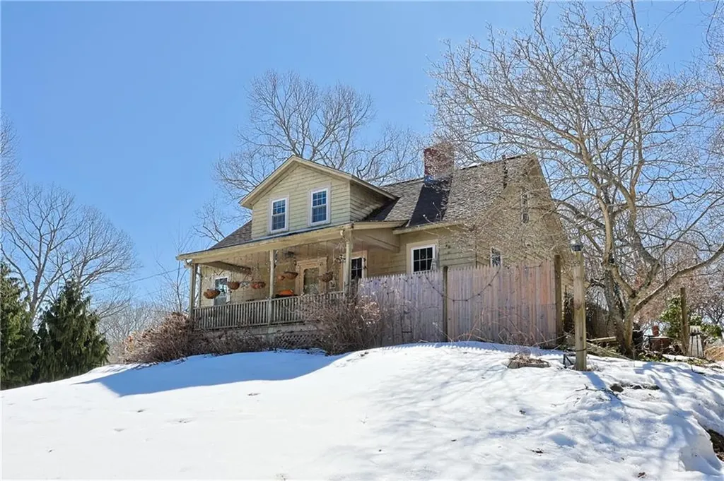 29 North Lake Drive Barrington RI 02806