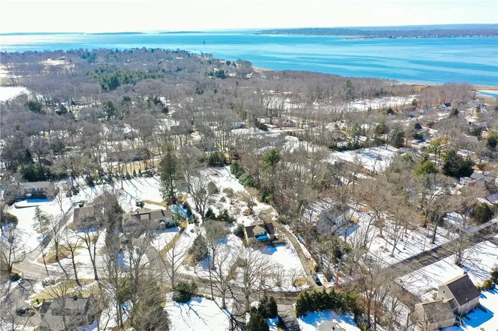 29 North Lake Drive Barrington RI 02806
