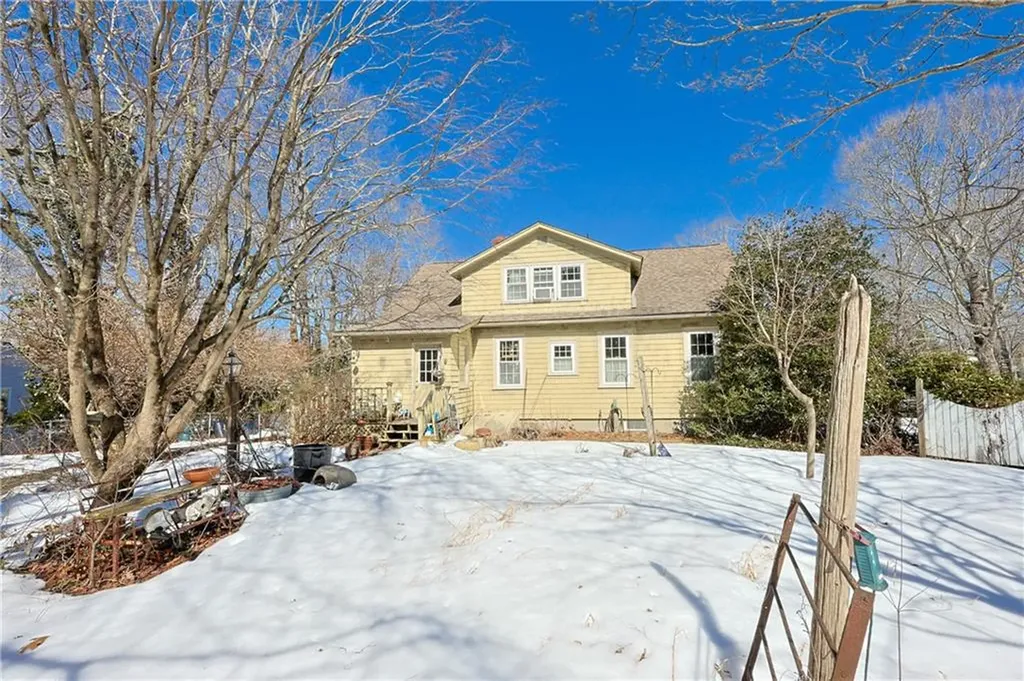29 North Lake Drive Barrington RI 02806