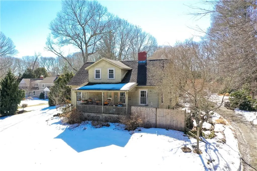 29 North Lake Drive Barrington RI 02806