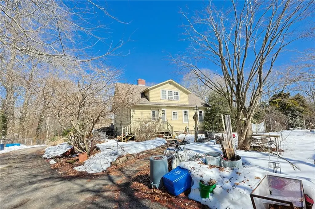 29 North Lake Drive Barrington RI 02806