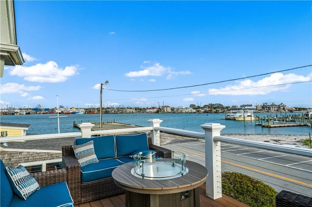 1185 Succotash Road Narragansett RI 02882