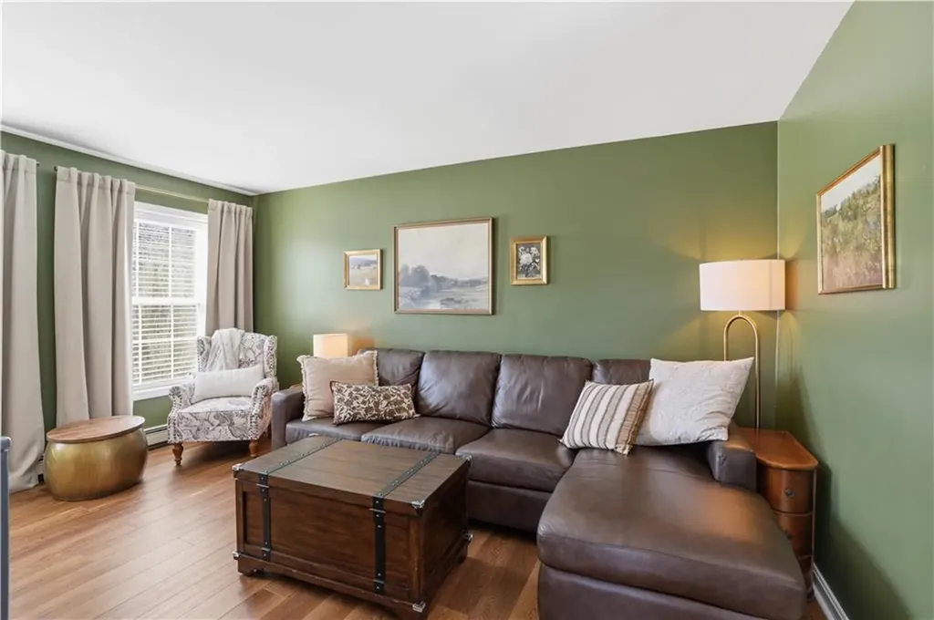 12 Dean Court Warwick RI 02889