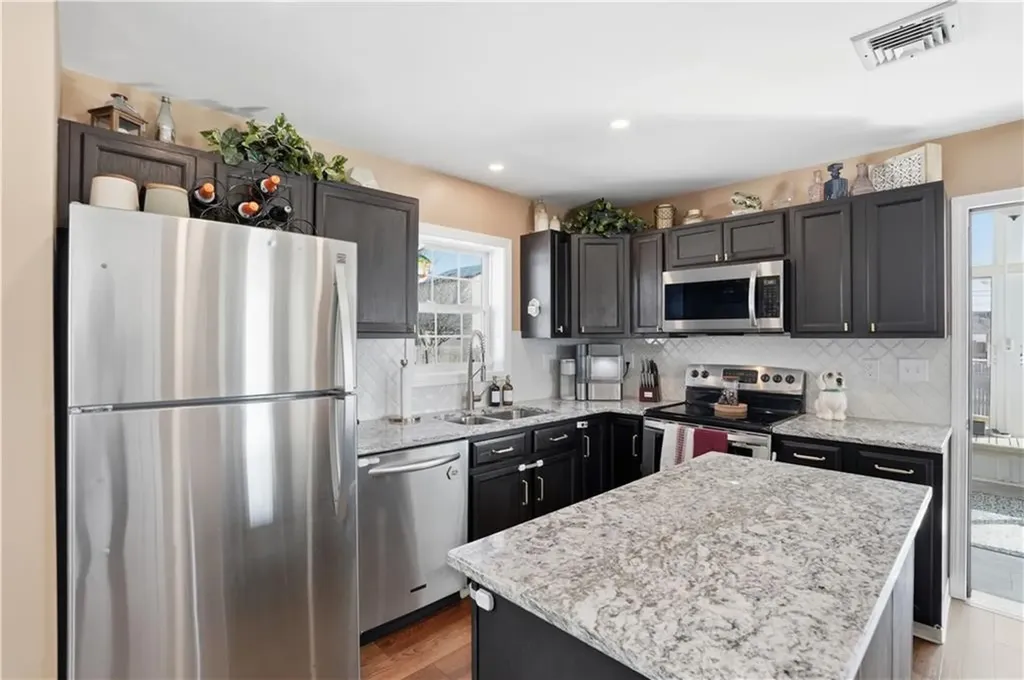 12 Dean Court Warwick RI 02889