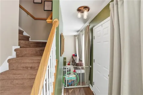 12 Dean Court Warwick RI 02889