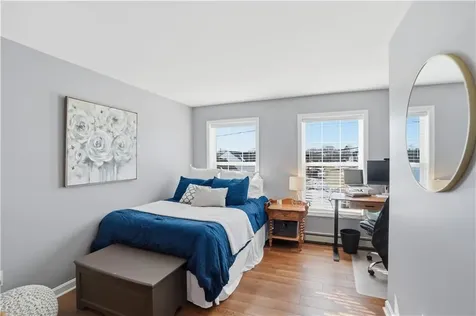 12 Dean Court Warwick RI 02889