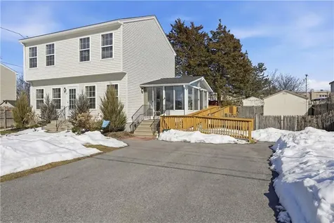 12 Dean Court Warwick RI 02889