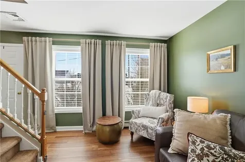 12 Dean Court Warwick RI 02889