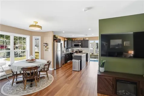 12 Dean Court Warwick RI 02889