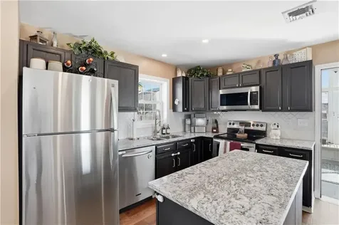 12 Dean Court Warwick RI 02889