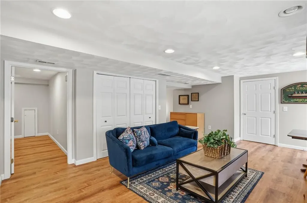 45 Gilbert Stuart Drive Warwick RI 02818