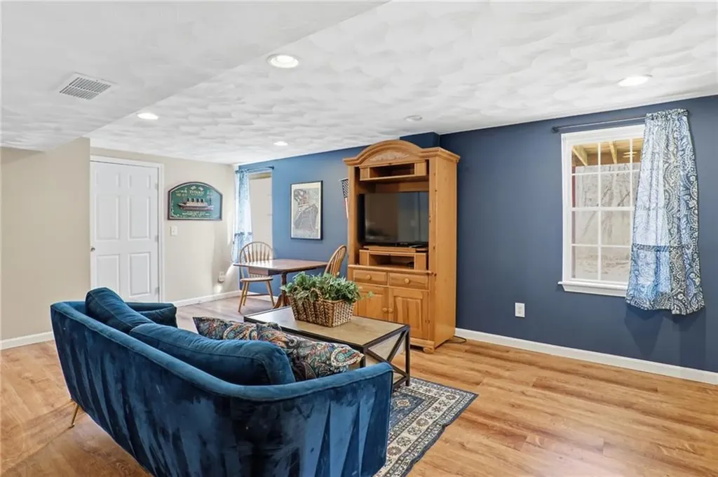 45 Gilbert Stuart Drive Warwick RI 02818