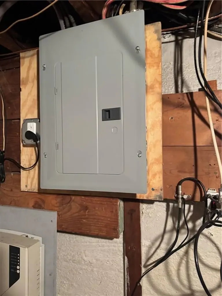 54 Holburn Avenue Cranston RI 02910