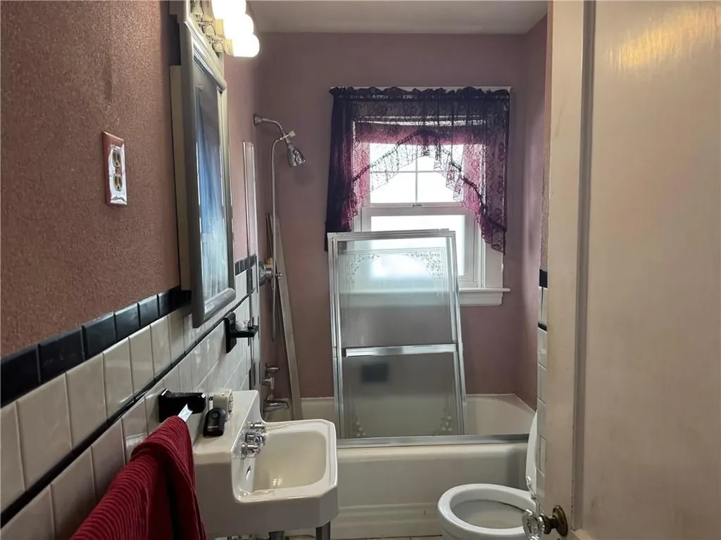 54 Holburn Avenue Cranston RI 02910