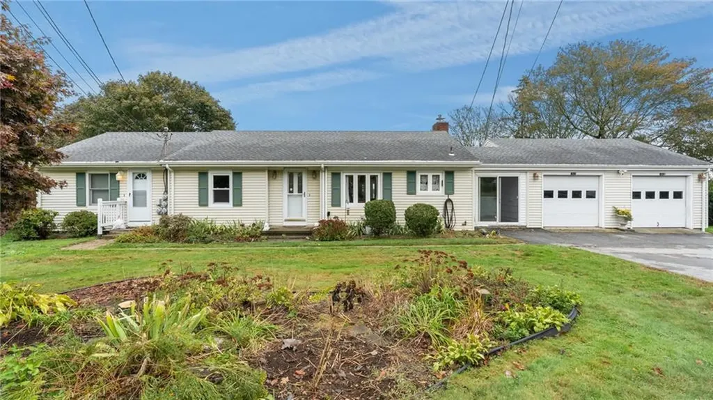 1533 East Main Road Portsmouth RI 02871