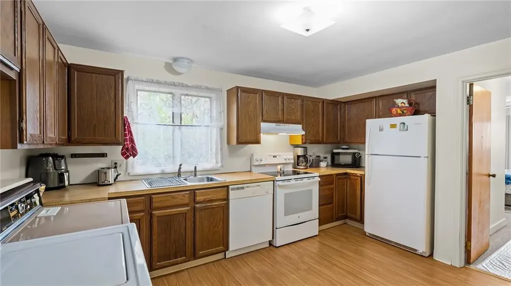 1533 East Main Road Portsmouth RI 02871