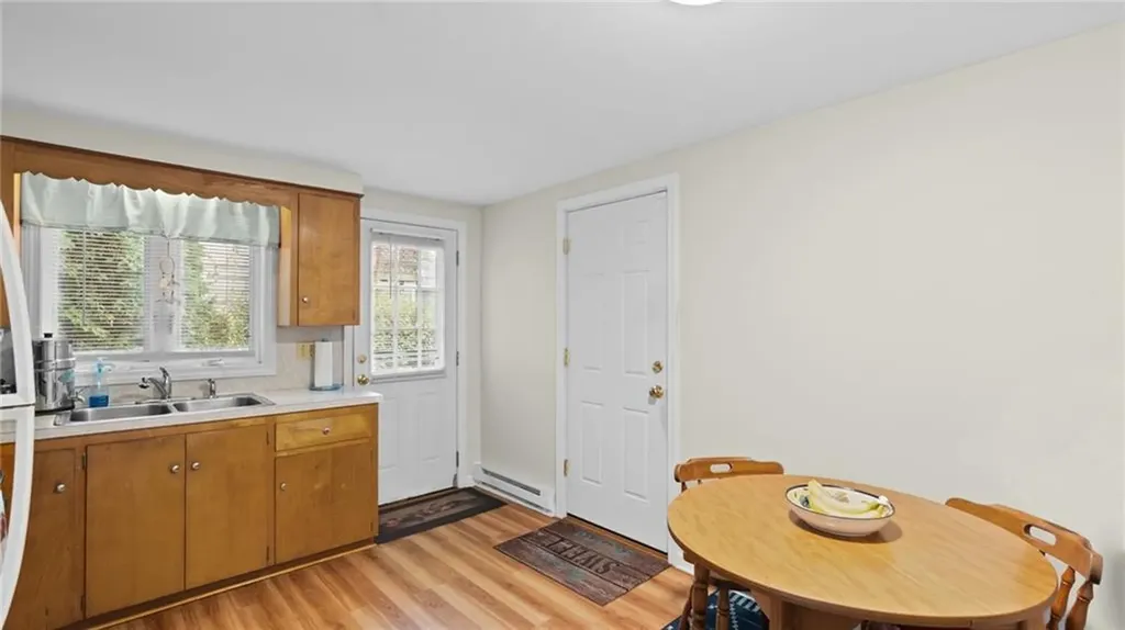 1533 East Main Road Portsmouth RI 02871